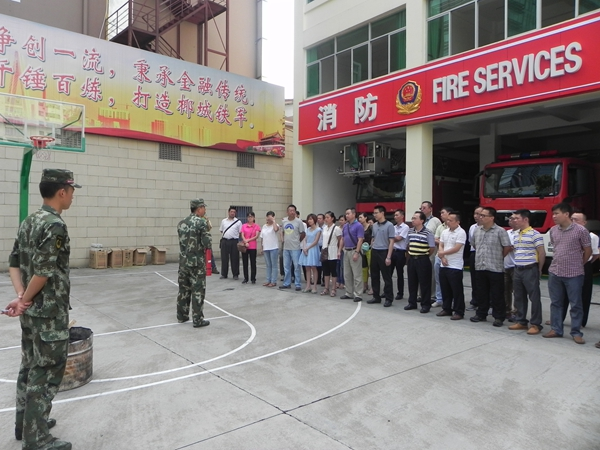 龍華大隊(duì)節(jié)前開展消防站開放日活動 牢筑消防